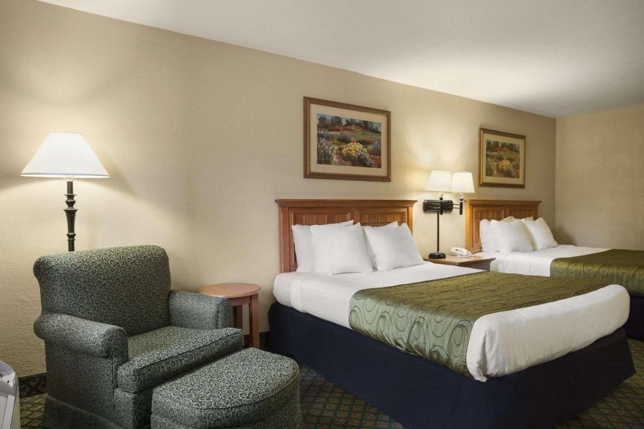 فندق أكويلا أتلانتس كاندية المظهر الخارجي الصورة A typical Best Western room