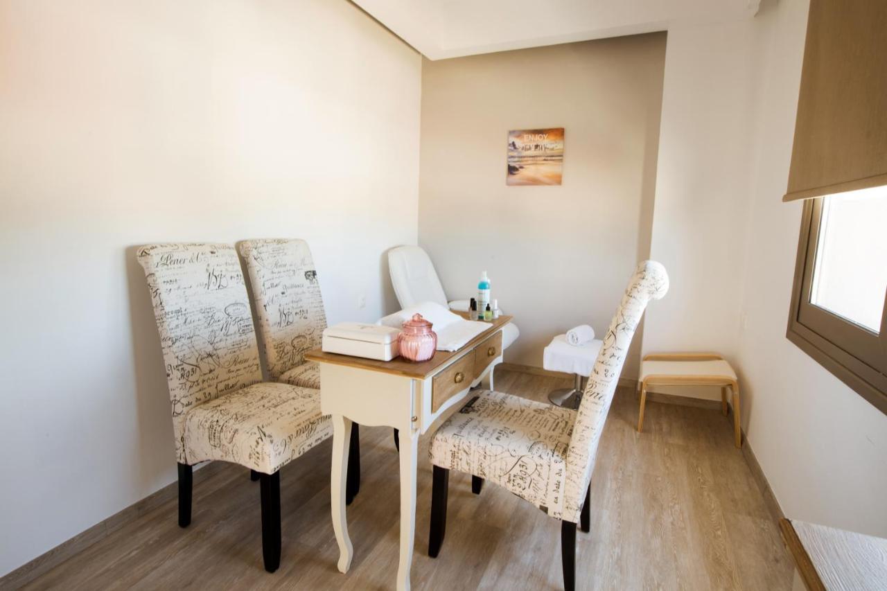 فندق أكويلا أتلانتس كاندية المظهر الخارجي الصورة A typical office at the hospital