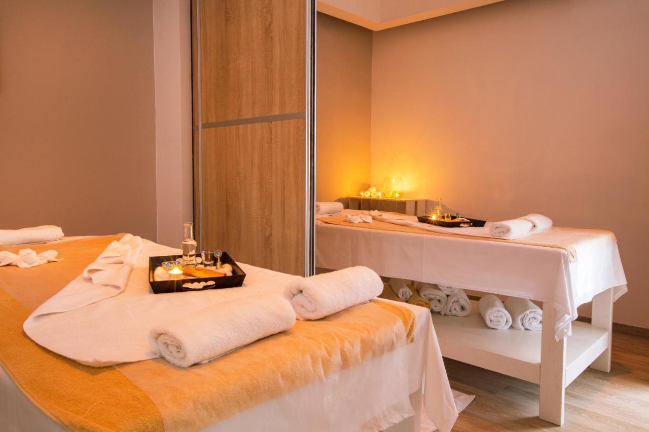 فندق أكويلا أتلانتس كاندية المظهر الخارجي الصورة A massage table