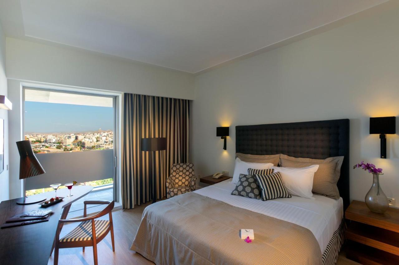 فندق أكويلا أتلانتس كاندية المظهر الخارجي الصورة A bedroom at the Athens Hilton